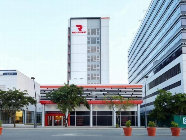 Red Planet Manila Aseana City image 8